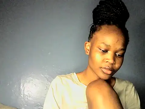 Snapshot of cyberbunnie chatting on 12/29/24, 06:03 cyberbunnie online show from 12/29/24, 06:03