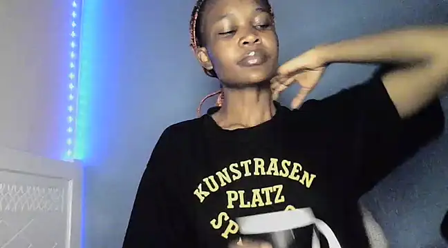 Snapshot of cyberbunnie chatting on 03/11/25, 07:14 cyberbunnie online show from 03/11/25, 07:14