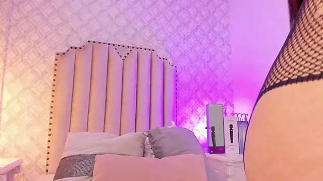 Snapshot of Charlotte__08 chatting on 12/29/24, 10:57 Charlotte  08 online show from 12/29/24, 10:57