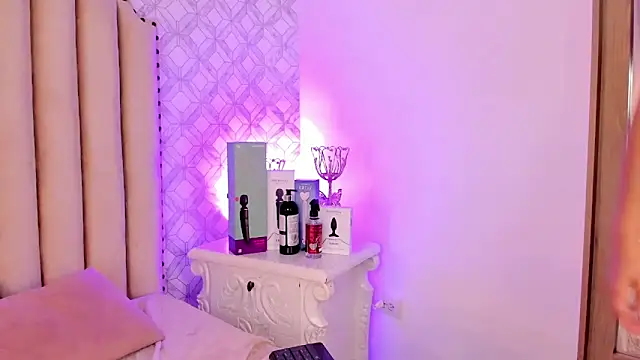 Snapshot of Charlotte__08 chatting on 01/31/25, 11:35 Charlotte  08 online show from 01/31/25, 11:35