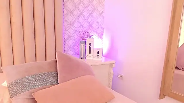 Snapshot of Charlotte__08 chatting on 02/01/25, 11:43 Charlotte  08 online show from 02/01/25, 11:43