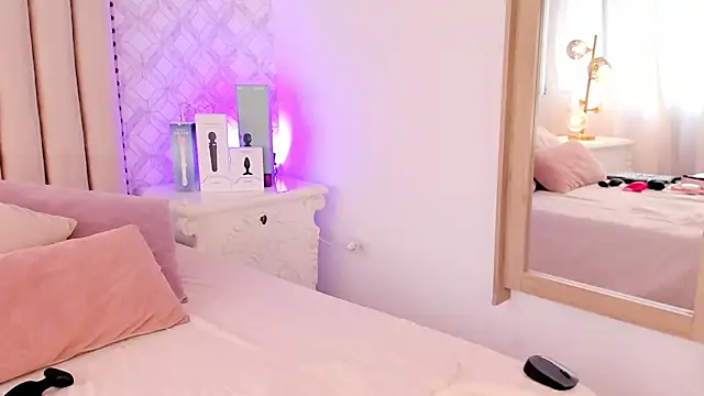 Snapshot of Charlotte__08 chatting on 02/07/25, 08:31 Charlotte  08 online show from 02/07/25, 08:31