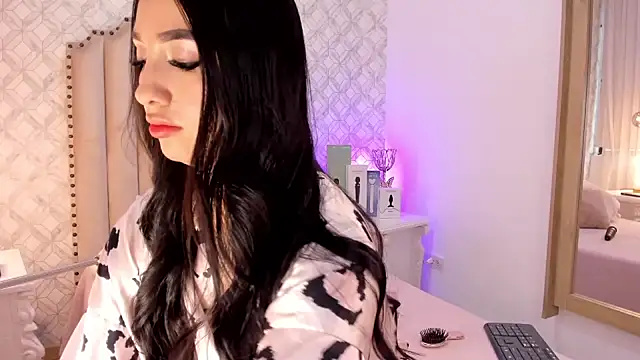 Snapshot of Charlotte__08 chatting on 02/10/25, 08:31 Charlotte  08 online show from 02/10/25, 08:31