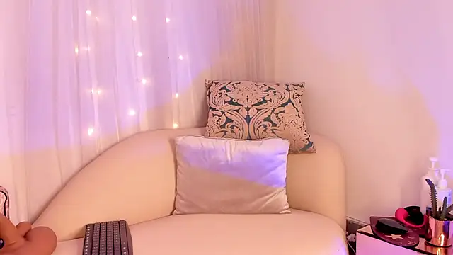 Snapshot of Charlotte__08 chatting on 02/20/25, 08:03 Charlotte  08 online show from 02/20/25, 08:03