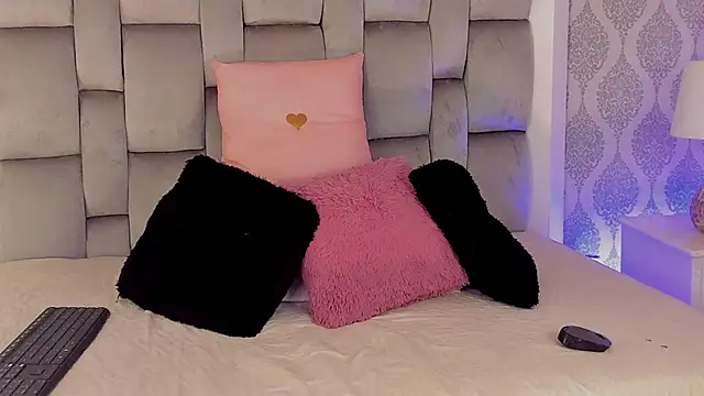 Snapshot of Charlotte__08 chatting on 09/24/25, 02:15 Charlotte  08 online show from 09/24/25, 02:15