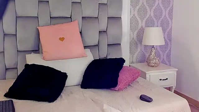 Snapshot of Charlotte__08 chatting on 10/20/25, 07:14 Charlotte  08 online show from 10/20/25, 07:14