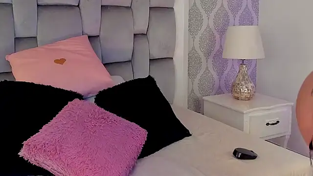 Snapshot of Charlotte__08 chatting on 10/22/25, 07:35 Charlotte  08 online show from 10/22/25, 07:35