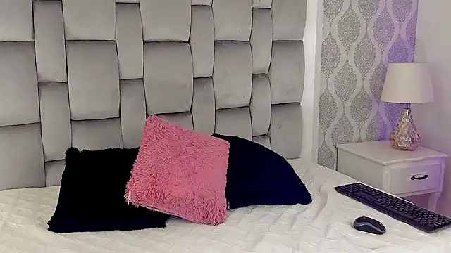 Charlotte  08 online show from 11/05/25, 07:25