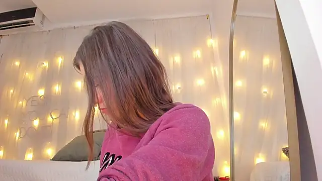 Petite Lucie online show from 02/20/25, 06:57