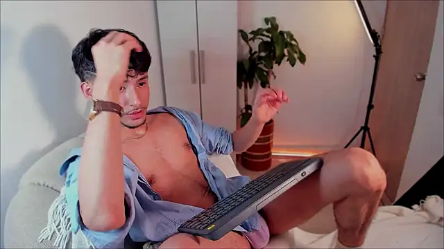 dimitri targaryen online show from 01/08/25, 11:32