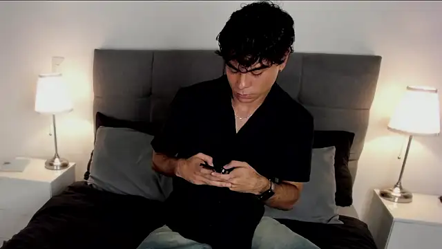 Snapshot of oliversstream chatting on 01/12/25, 02:14 oliversstream online show from 01/12/25, 02:14