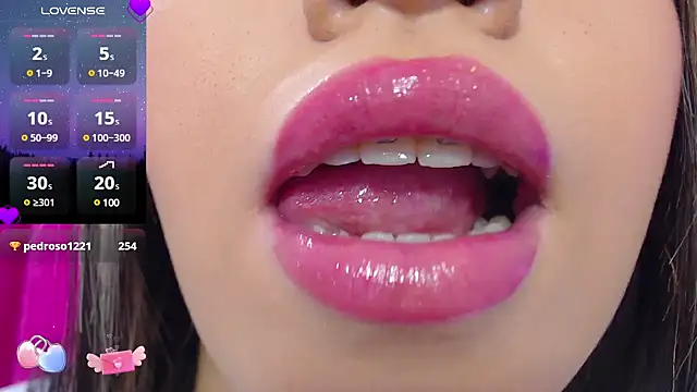 Snapshot of krysten_ritter2 chatting on 03/04/25, 07:30 krysten ritter2 online show from 03/04/25, 07:30