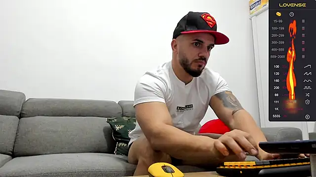 Snapshot of supermanboy94 chatting on 12/28/24, 01:50 supermanboy94 online show from 12/28/24, 01:50