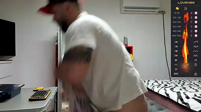 Snapshot of supermanboy94 chatting on 01/11/25, 02:41 supermanboy94 online show from 01/11/25, 02:41