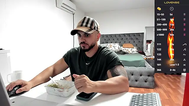 Snapshot of supermanboy94 chatting on 10/06/25, 06:55 supermanboy94 online show from 10/06/25, 06:55