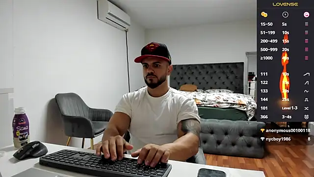 Snapshot of supermanboy94 chatting on 10/09/25, 06:00 supermanboy94 online show from 10/09/25, 06:00