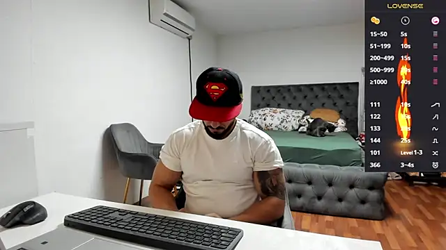 Snapshot of supermanboy94 chatting on 10/10/25, 05:39 supermanboy94 online show from 10/10/25, 05:39