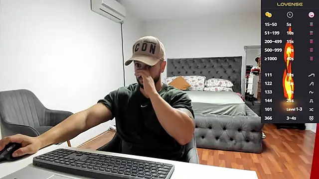 Snapshot of supermanboy94 chatting on 10/13/25, 05:29 supermanboy94 online show from 10/13/25, 05:29