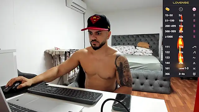 Snapshot of supermanboy94 chatting on 10/17/25, 05:21 supermanboy94 online show from 10/17/25, 05:21