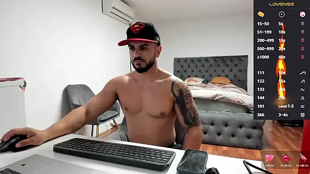 Snapshot of supermanboy94 chatting on 10/24/25, 05:37 supermanboy94 online show from 10/24/25, 05:37