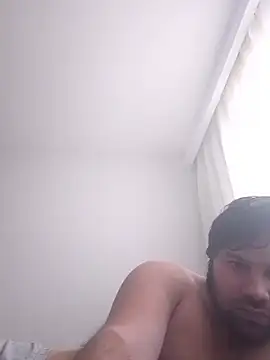 Snapshot of raducelfrumos99 chatting on 12/14/25, 11:37 raducelfrumos99 online show from 12/14/25, 11:37