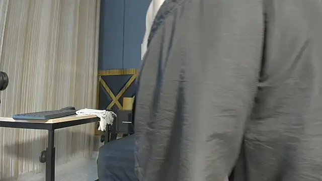 Snapshot of Rhaegal_hot chatting on 12/18/24, 08:47 Rhaegal hot online show from 12/18/24, 08:47