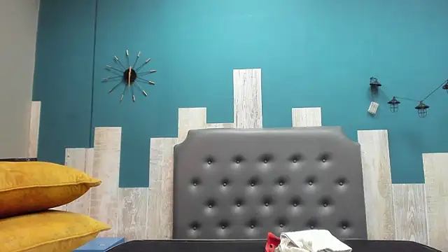 Snapshot of Rhaegal_hot chatting on 12/21/24, 02:37 Rhaegal hot online show from 12/21/24, 02:37