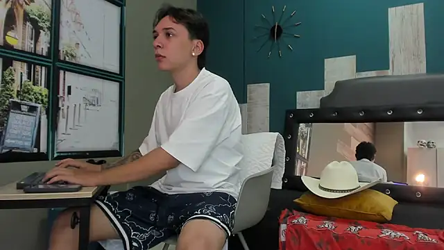 Snapshot of Rhaegal_hot chatting on 01/13/25, 11:41 Rhaegal hot online show from 01/13/25, 11:41