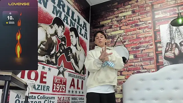 Snapshot of Rhaegal_hot chatting on 03/19/25, 06:44 Rhaegal hot online show from 03/19/25, 06:44