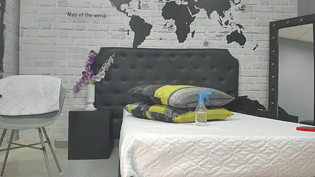 Snapshot of Rhaegal_hot chatting on 03/22/25, 06:47 Rhaegal hot online show from 03/22/25, 06:47