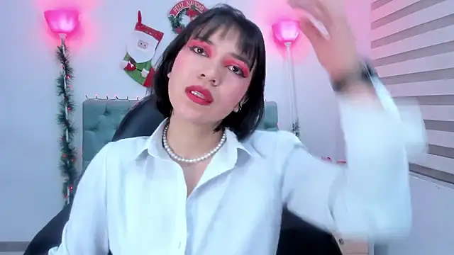 Snapshot of lina_bedoya_ chatting on 12/26/24, 11:43 lina bedoya  online show from 12/26/24, 11:43