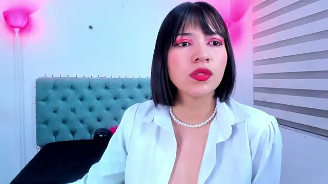 Snapshot of lina_bedoya_ chatting on 01/13/25, 11:52 lina bedoya  online show from 01/13/25, 11:52