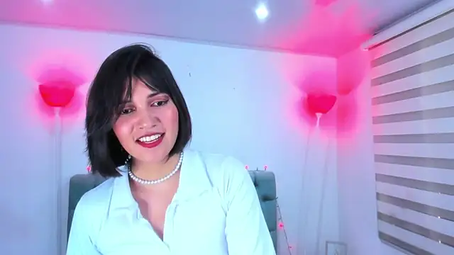 Snapshot of lina_bedoya_ chatting on 01/15/25, 02:46 lina bedoya  online show from 01/15/25, 02:46