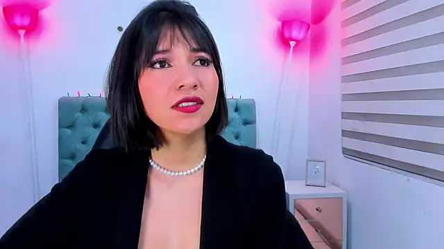Snapshot of lina_bedoya_ chatting on 01/18/25, 11:43 lina bedoya  online show from 01/18/25, 11:43
