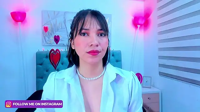 Snapshot of lina_bedoya_ chatting on 02/12/25, 12:01 lina bedoya  online show from 02/12/25, 12:01