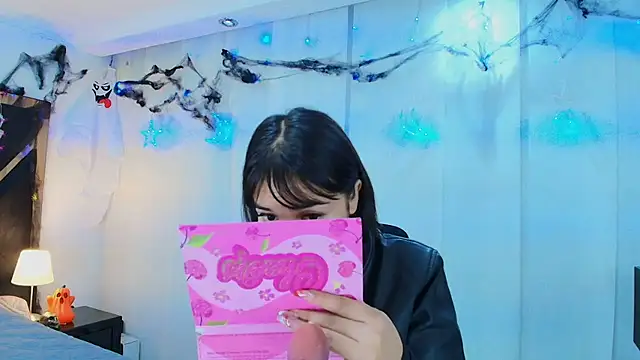 lina bedoya  online show from 10/30/25, 11:44