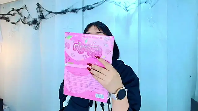 lina bedoya  online show from 11/06/25, 11:33