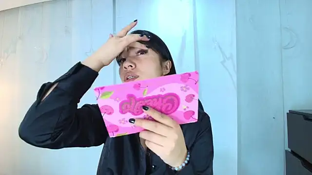 lina bedoya  online show from 12/15/25, 11:47