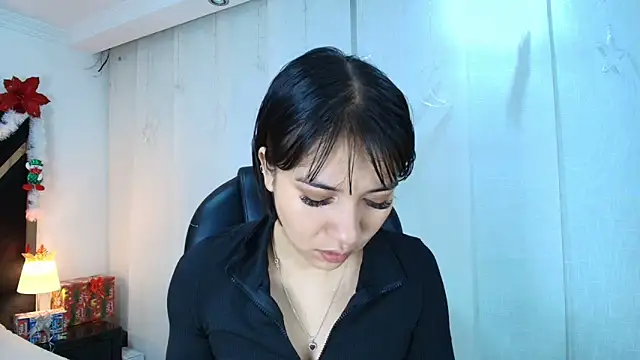 lina bedoya  online show from 12/17/25, 11:38