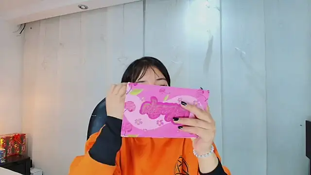 lina bedoya  online show from 12/18/25, 11:38