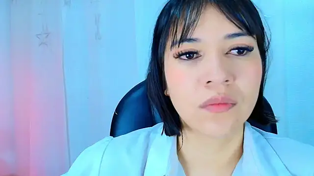 Snapshot of lina_bedoya_ chatting on 04/24/26, 11:34 lina bedoya online show from 04/24/26, 11:34