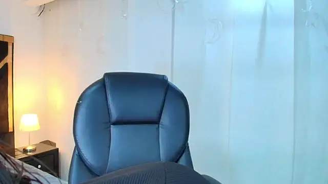 Snapshot of lina_bedoya_ chatting on 05/08/26, 11:37 lina bedoya online show from 05/08/26, 11:37
