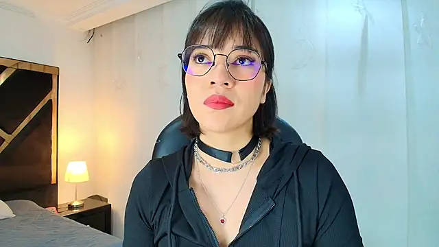 Snapshot of lina_bedoya_ chatting on 05/14/26, 11:39 lina bedoya online show from 05/14/26, 11:39