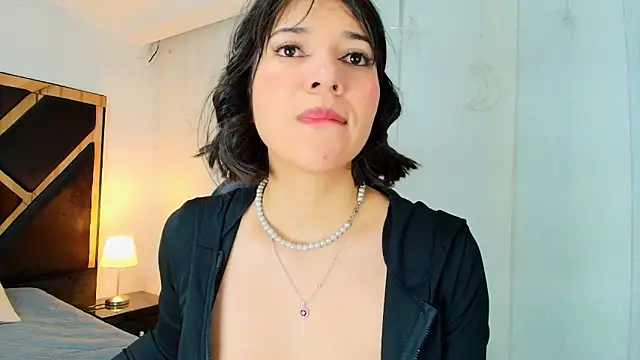 Snapshot of lina_bedoya_ chatting on 06/09/26, 11:44 lina bedoya online show from 06/09/26, 11:44