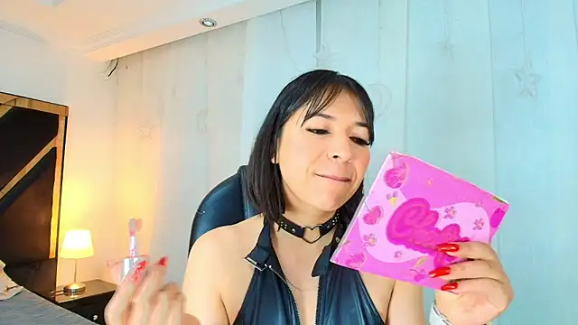 Snapshot of lina_bedoya_ chatting on 06/18/26, 11:36 lina bedoya online show from 06/18/26, 11:36