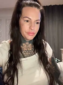 Snapshot of AileenInkOfficial chatting on 12/30/24, 03:36 AileenInkOfficial online show from 12/30/24, 03:36