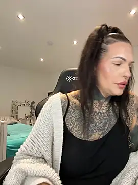 Snapshot of AileenInkOfficial chatting on 12/31/24, 12:57 AileenInkOfficial online show from 12/31/24, 12:57