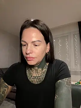 Snapshot of AileenInkOfficial chatting on 01/03/25, 04:22 AileenInkOfficial online show from 01/03/25, 04:22