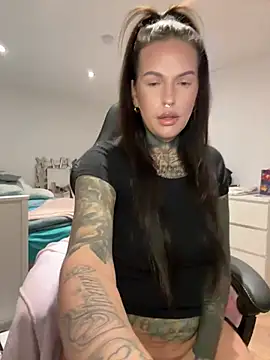 Snapshot of AileenInkOfficial chatting on 01/03/25, 07:27 AileenInkOfficial online show from 01/03/25, 07:27