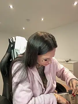 Snapshot of AileenInkOfficial chatting on 01/08/25, 01:20 AileenInkOfficial online show from 01/08/25, 01:20